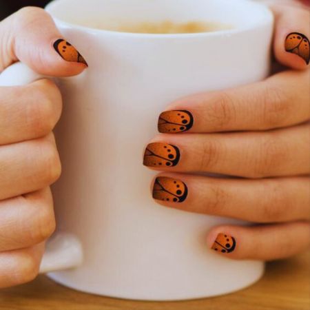Floral-Orange-Nails