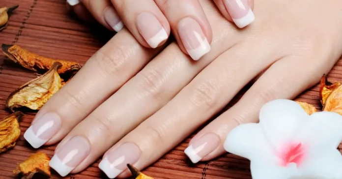 French-manicure-without-guide-strips